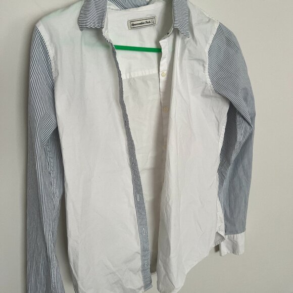 Abercrombie & Fitch small button down top - Picture 1 of 7